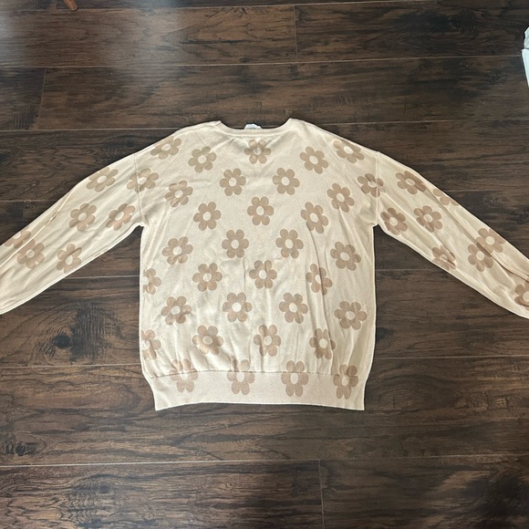 Fantastic Fawn flower sweater - Picture 3 of 3